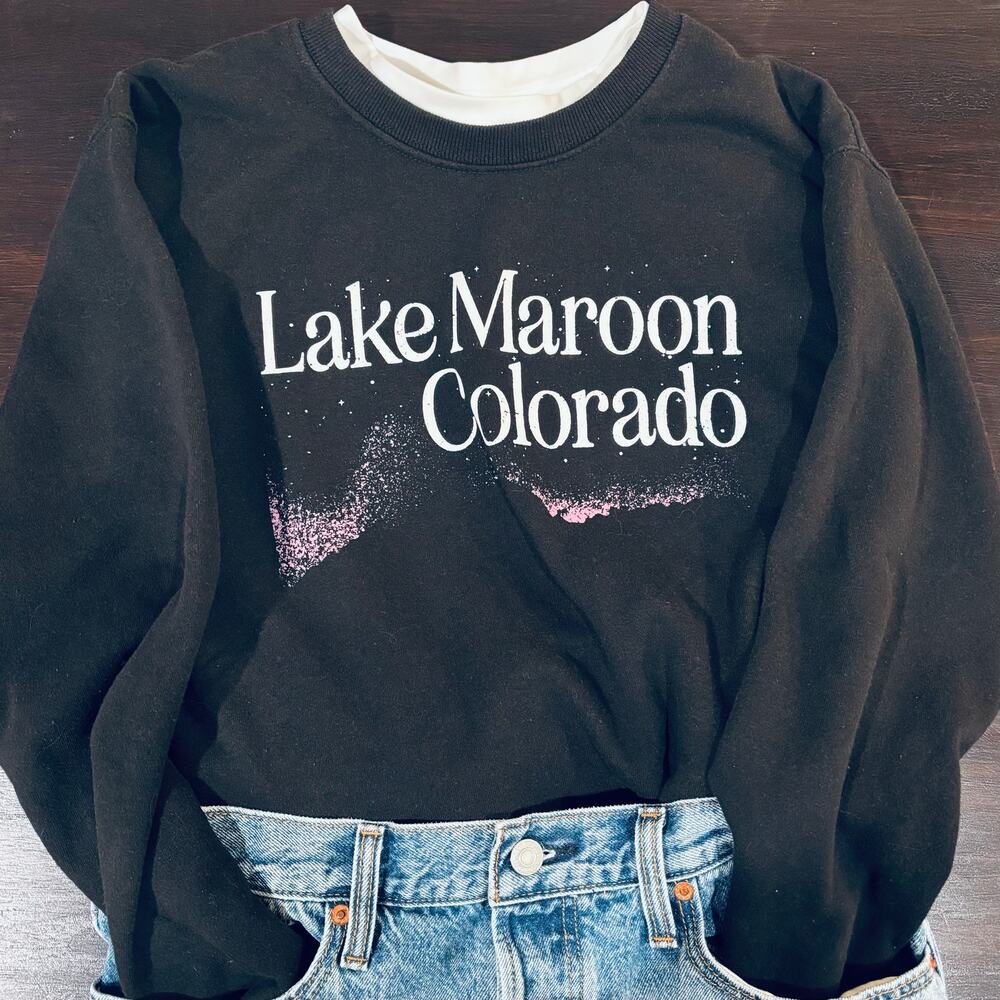 Lake Maroon Colorado Graphic Women’s Sweatshirt - size small